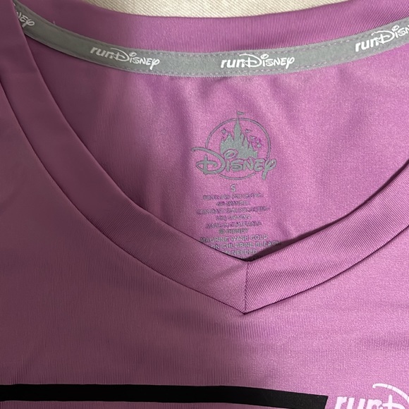 2019 Princess Half marathon finisher tshirt - Picture 2 of 3